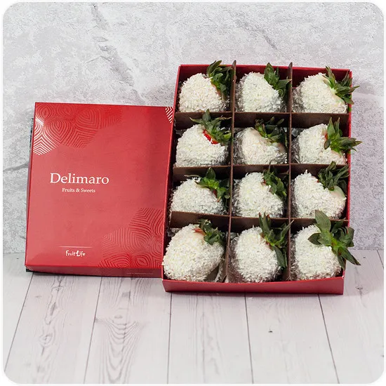 Coconut Strawberries - Poczta Kwiatowa® strawberries in white chocolate sprinkled with coconut shavings