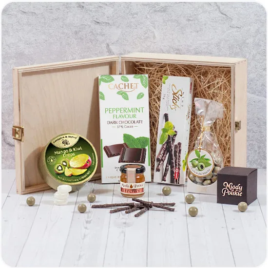 Green Fantasy, wooden gift box full of chocolate & mint flavored sweets with honey, gift box for an every occasion 