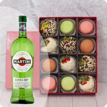 Truskawki W Białej I Mlecznej Czekoladzie W Posypce Kokosowej I Orzechowej Z Makaronikami + Martini