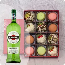 Truskawki W Białej I Mlecznej Czekoladzie W Posypce Kokosowej I Orzechowej Z Makaronikami + Martini