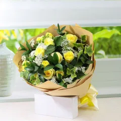 Yellow and white bouquet - Wietnam