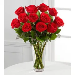 Aranżacja z czerwonych róż o długich łodygach od FTD - Bermudy