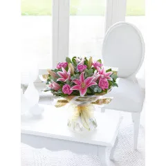 Bukiet Ręcznie Wiązanych Różowych Róż i Lilii - Chile