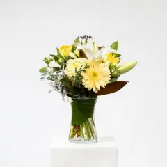 Florist Choice Yellow Bouquet In Vase - Nowa Zelandia