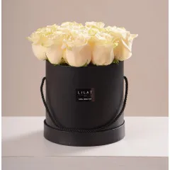 Box of Cream Roses - Gruzja