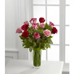 Bukiet róż True Romance od FTD W zestawie wazon - Gwatemala