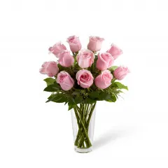 Bukiet różowych róż z długą łodygą od FTD z wazonem w zestawie - Jamajka
