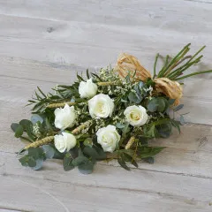 Simple Rose Sheaf - White. - United Kingdom