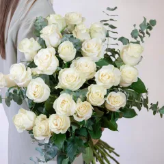 25 White Roses - Italy