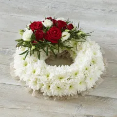 Traditional Red Wreath - United Kingdom