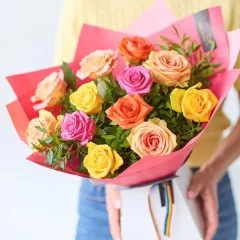 A Rainbow of Roses Large Gift Box - United Kingdom