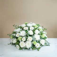 Funeral centrepiece in white tones - Spain