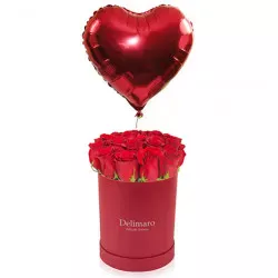 Czerwony flowerbox z balonem
