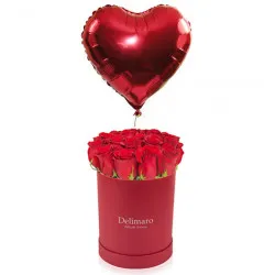 Czerwony flowerbox z balonem