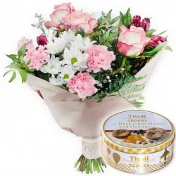 Pastel bouquet with cookies