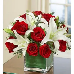 Kompozycja z czerwonych róż i białych lili