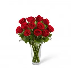 Bukiet czerwonych róż z długą łodygą od FTD z wazonem w zestawie