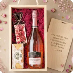 Secret of the Woman with engraver