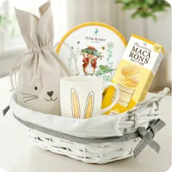 Zając i jego ulubiony kubek