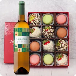 Truskawki W Białej I Mlecznej Czekoladzie W Posypce Kokosowej I Orzechowej Z Makaronikami + Białe Wino Casa Roja