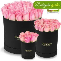 Różowe róże w czarnym pudełku