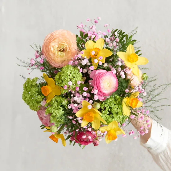 Caline et son vase offert