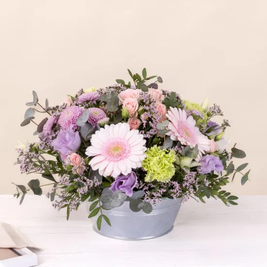 Pastelowa kompozycja w koszu