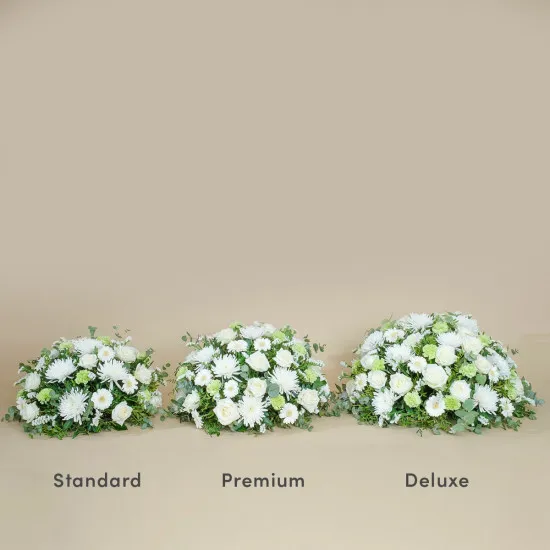 Stroik pogrzebowy w odcieniach bieli