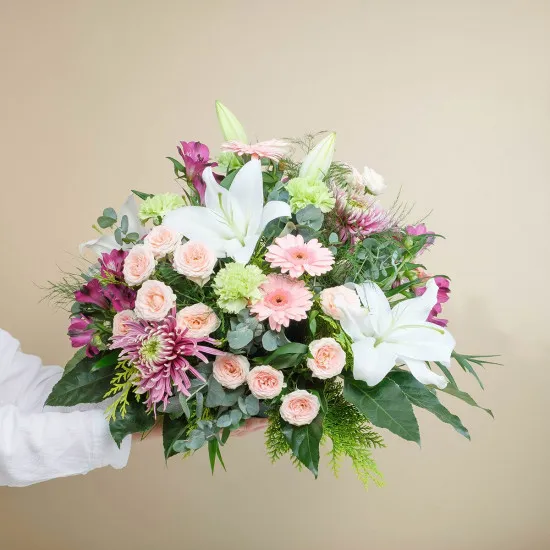Funeral composition in delicate pink tones