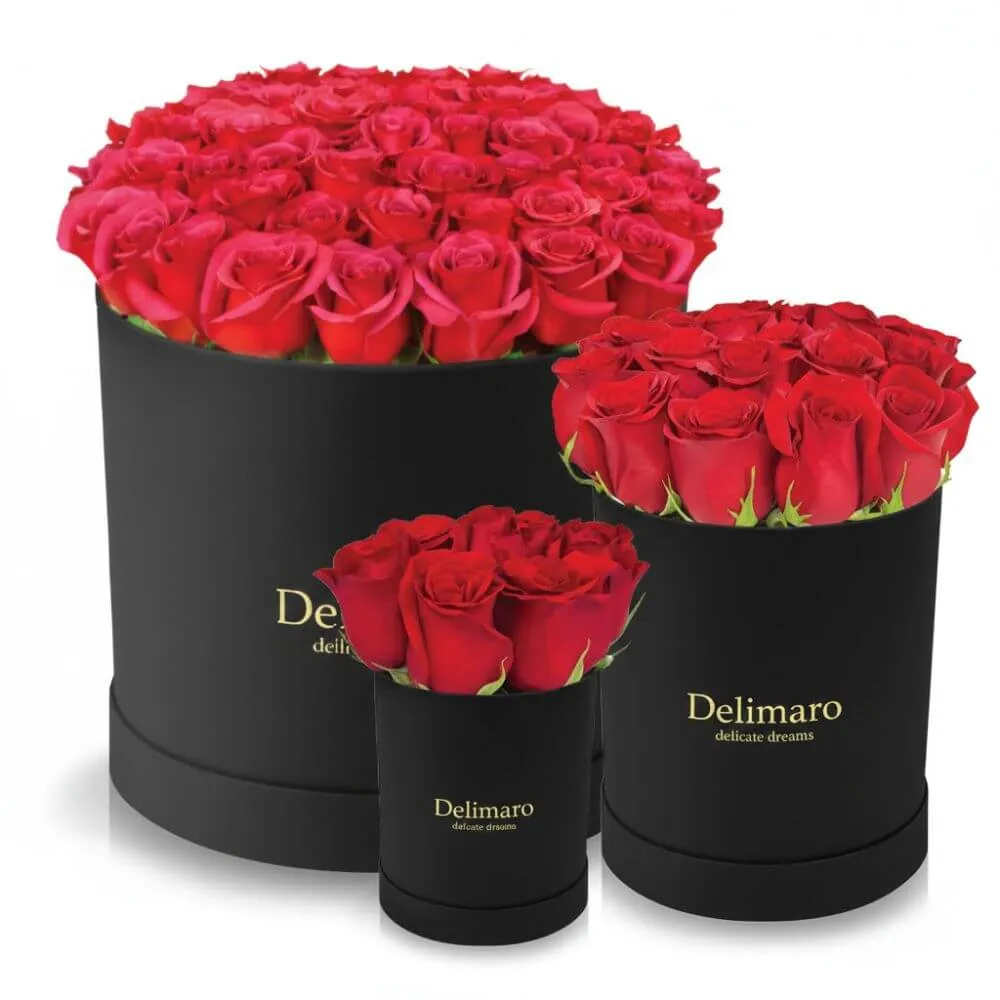 Czerwone róże w czarnym pudełku