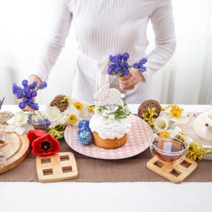 Ozdoba stołu wielkanocnego - jakie kwiaty wybrać?