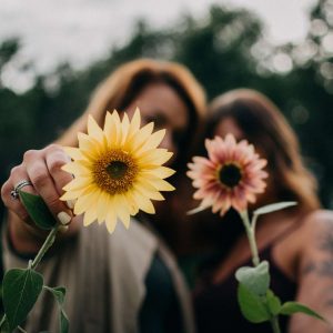 Kwiaty, które symbolizują przyjaźń – idealne na prezent